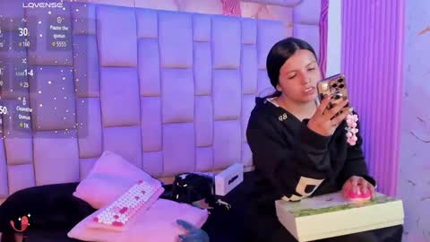 Snapshot of gisell_squirt chatting on June 2, 1:02 pm gisell_squirt online show from June 2, 1:02 pm