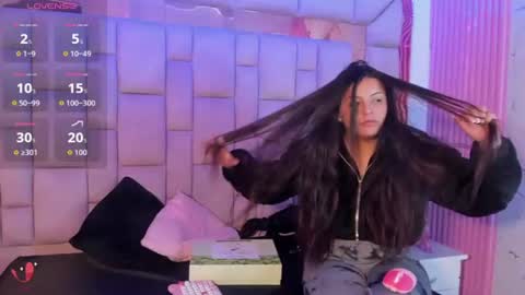 Snapshot of gisell_squirt chatting on June 23, 12:58 pm gisell_squirt online show from June 23, 12:58 pm