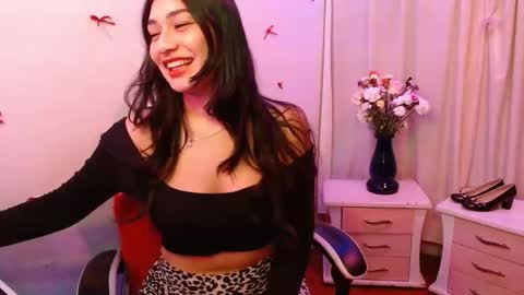 Snapshot of giselle_greey chatting on October 23, 7:40 am giselle_greey online show from October 23, 7:40 am