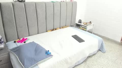 Snapshot of giselle_james chatting on February 18, 8:16 pm giselle_james online show from February 18, 8:16 pm