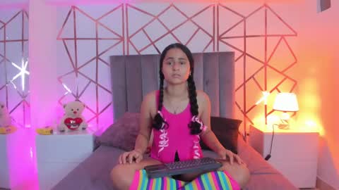 GISELLE ROLDAN online show from February 13, 11:50 am