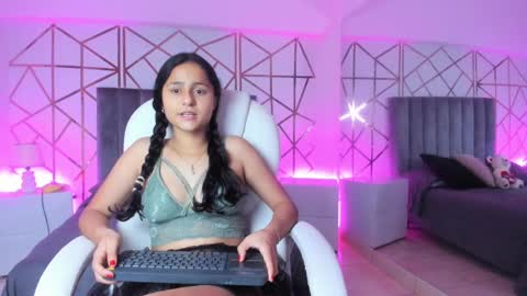 GISELLE ROLDAN online show from February 17, 11:44 am