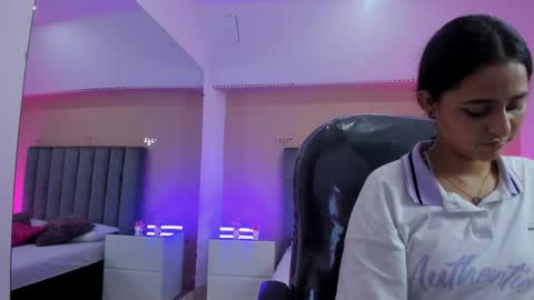 GISELLE ROLDAN online show from February 19, 7:54 pm