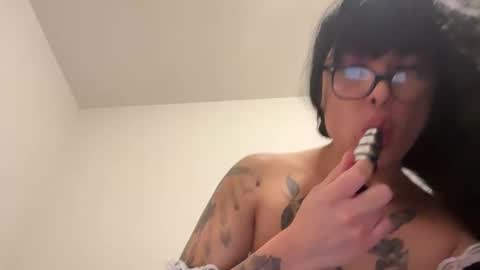 Snapshot of gisstranss chatting on November 1, 4:03 am gisstranss online show from November 1, 4:03 am