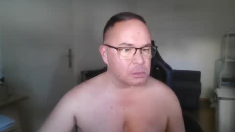 Snapshot of giulio203 chatting on June 11, 4:16 pm giulio203 online show from June 11, 4:16 pm
