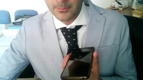 giuseppevai1 online show from April 15, 9:27 am