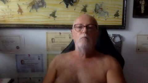 Snapshot of giutomma930394 chatting on July 1, 12:51 pm giutomma930394 online show from July 1, 12:51 pm