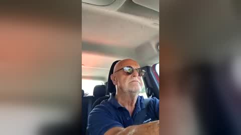 Snapshot of giutomma930394 chatting on July 16, 3:51 pm giutomma930394 online show from July 16, 3:51 pm