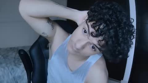 Snapshot of giyu_hayashi chatting on December 16, 12:43 pm giyu online show from December 16, 12:43 pm