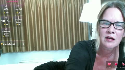 Snapshot of glam_cat chatting on September 14, 1:16 am Gwendolyn online show from September 14, 1:16 am