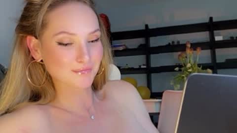 glammiss online show from May 1, 3:05 pm