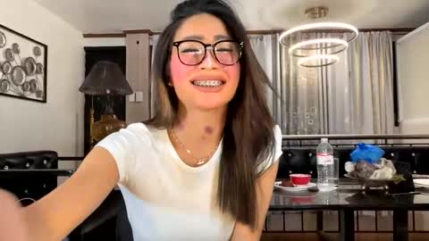 Snapshot of gleiahong chatting on March 13, 4:57 pm gleiahong online show from March 13, 4:57 pm