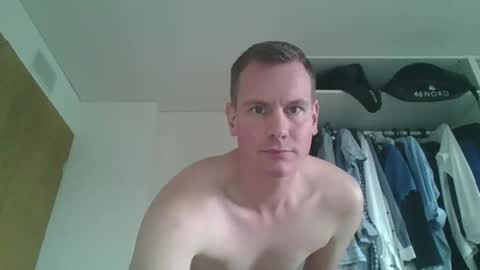 Snapshot of glen_1987 chatting on December 13, 12:39 pm Mike 1987 online show from December 13, 12:39 pm