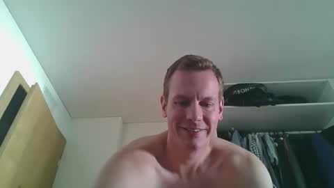 Snapshot of glen_1987 chatting on October 24, 8:44 am Mike 1987 online show from October 24, 8:44 am