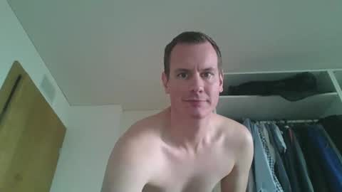 Snapshot of glen_1987 chatting on December 22, 12:35 pm Mike 1987 online show from December 22, 12:35 pm