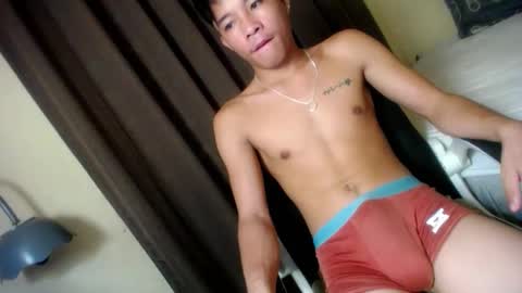 Snapshot of glenndou_daxs chatting on October 6, 6:33 am glenndou_daxs online show from October 6, 6:33 am