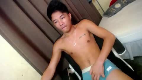 Snapshot of glenndou_daxs chatting on October 12, 11:37 pm glenndou_daxs online show from October 12, 11:37 pm