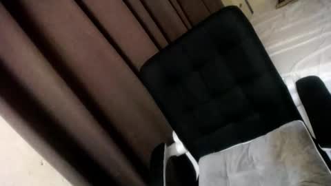 Snapshot of glenndou_daxs chatting on October 19, 2:18 pm glenndou_daxs online show from October 19, 2:18 pm