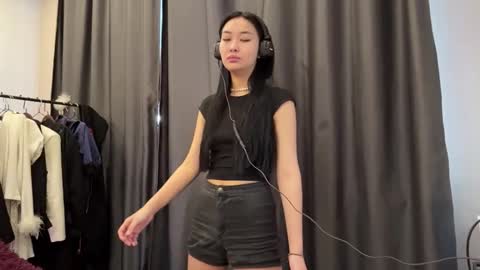 Mia online show from March 23, 9:24 am