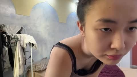 Mia online show from April 14, 10:43 am