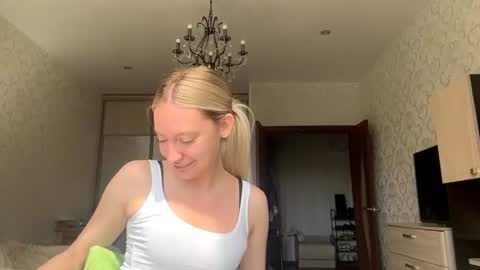 Snapshot of glennisachzet chatting on August 4, 7:55 am Sandy online show from August 4, 7:55 am