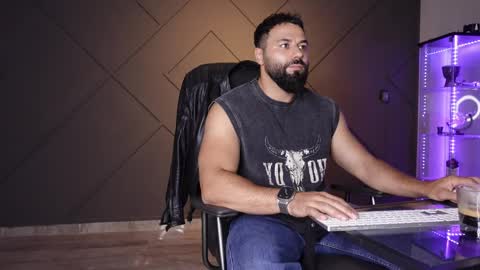 Matthew .. for short call me Matt online show from June 2, 10:34 pm