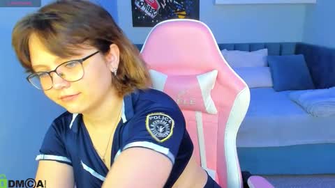 Snapshot of glimmer_goddesss chatting on September 9, 8:14 am glimmer_goddesss online show from September 9, 8:14 am