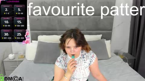 Snapshot of glimmer_goddesss chatting on September 21, 8:16 am glimmer_goddesss online show from September 21, 8:16 am