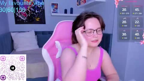 Snapshot of glimmer_goddesss chatting on October 19, 2:29 pm glimmer_goddesss online show from October 19, 2:29 pm