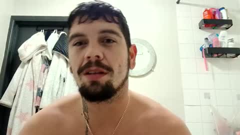 Snapshot of glitch117485 chatting on November 9, 11:25 pm glitch117485 online show from November 9, 11:25 pm