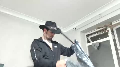 Snapshot of glitch117485 chatting on November 15, 10:15 pm glitch117485 online show from November 15, 10:15 pm