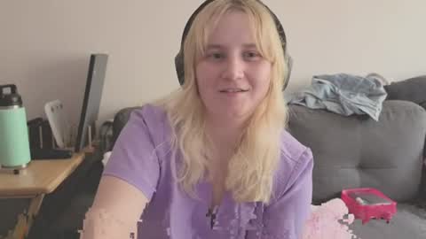 Snapshot of glitchwitch chatting on July 18, 5:50 pm Glitch online show from July 18, 5:50 pm