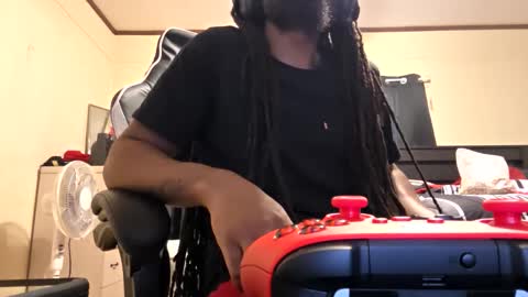 glomightyj online show from April 1, 10:29 pm