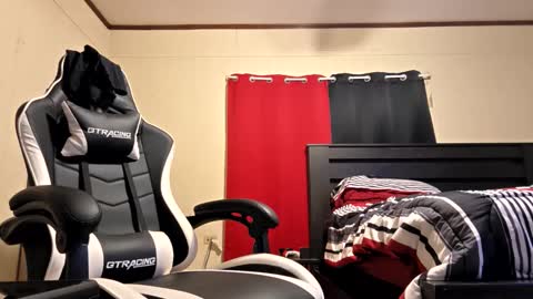 glomightyj online show from April 4, 11:02 pm