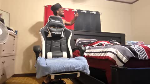 Snapshot of glomightyj chatting on May 20, 10:16 pm glomightyj online show from May 20, 10:16 pm
