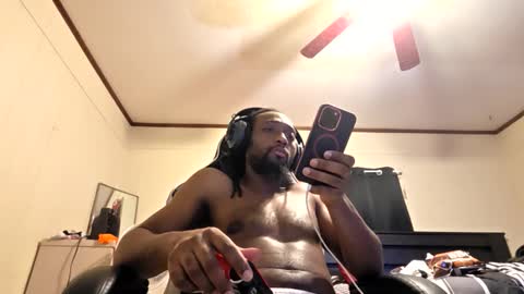 Snapshot of glomightyj chatting on June 1, 10:50 am glomightyj online show from June 1, 10:50 am