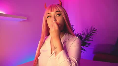 Mimi online show from January 13, 8:03 pm