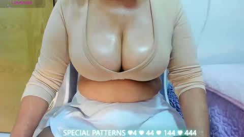 Snapshot of gloria_mature1 chatting on April 22, 10:00 pm GLORIA INDEPENDENT MODEL online show from April 22, 10:00 pm