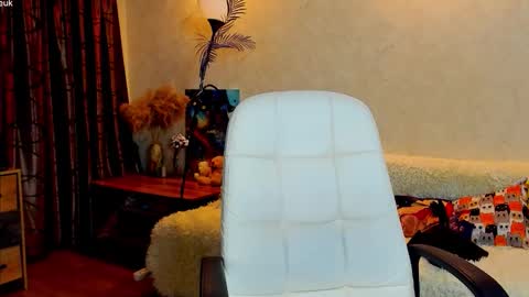 Gloria Wood online show from November 17, 4:35 pm