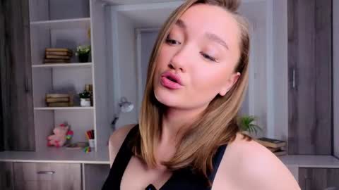 Snapshot of gloryturbes chatting on November 3, 11:33 am Mary  online show from November 3, 11:33 am