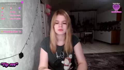 Snapshot of glossy_girl_1 chatting on January 7, 2:31 am Roxy online show from January 7, 2:31 am