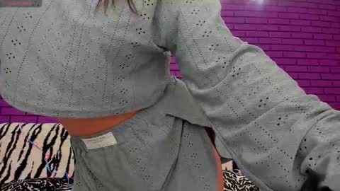 Snapshot of glowmimi chatting on November 2, 8:22 pm Mia online show from November 2, 8:22 pm