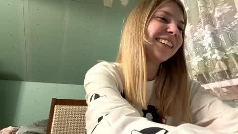 glyndabrierre online show from April 13, 4:23 pm