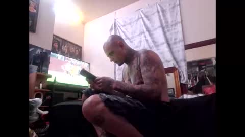 gnasty83 online show from December 1, 4:06 am