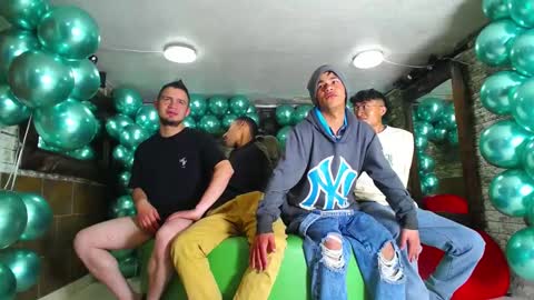 THOMAS AND DAMIAND online show from January 25, 4:13 pm