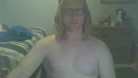 Snapshot of gnger31foru chatting on December 7, 12:30 am Steven Meadow online show from December 7, 12:30 am