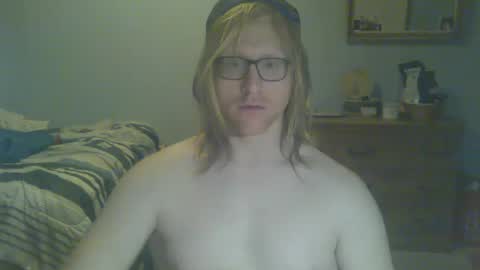 Snapshot of gnger31foru chatting on December 8, 12:08 pm Steven Meadow online show from December 8, 12:08 pm