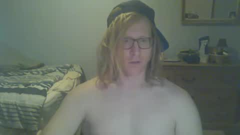 Snapshot of gnger31foru chatting on December 17, 12:00 pm Steven Meadow online show from December 17, 12:00 pm