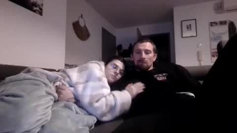 Snapshot of gnl_ chatting on December 17, 8:15 pm gnl_ online show from December 17, 8:15 pm