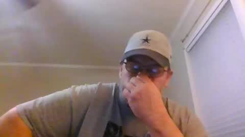 Snapshot of gobey33 chatting on November 8, 1:17 am IDKIDCIDGAF online show from November 8, 1:17 am